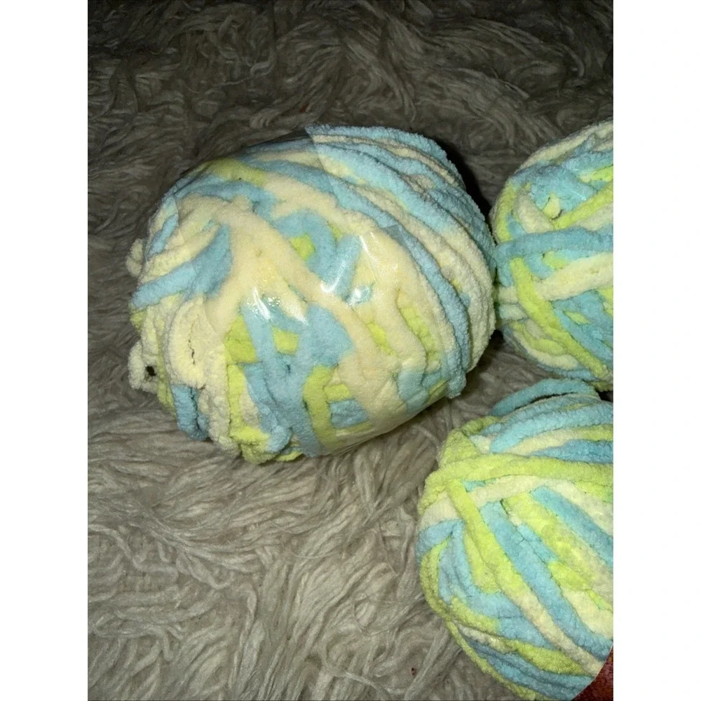 Bernat Baby Blanket Yarn, 3.5 oz, 72 Yds, Gauge 6 Super Bulky, Little Dinosaurs